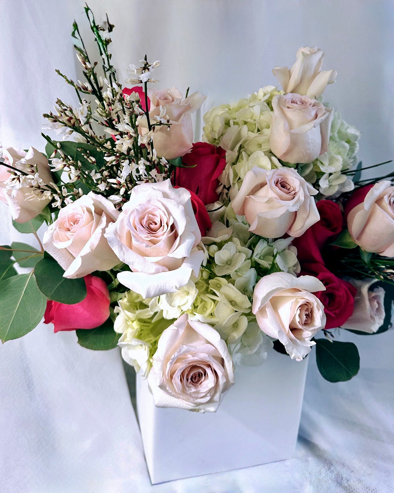 Modern Floral Arrangement - Premium